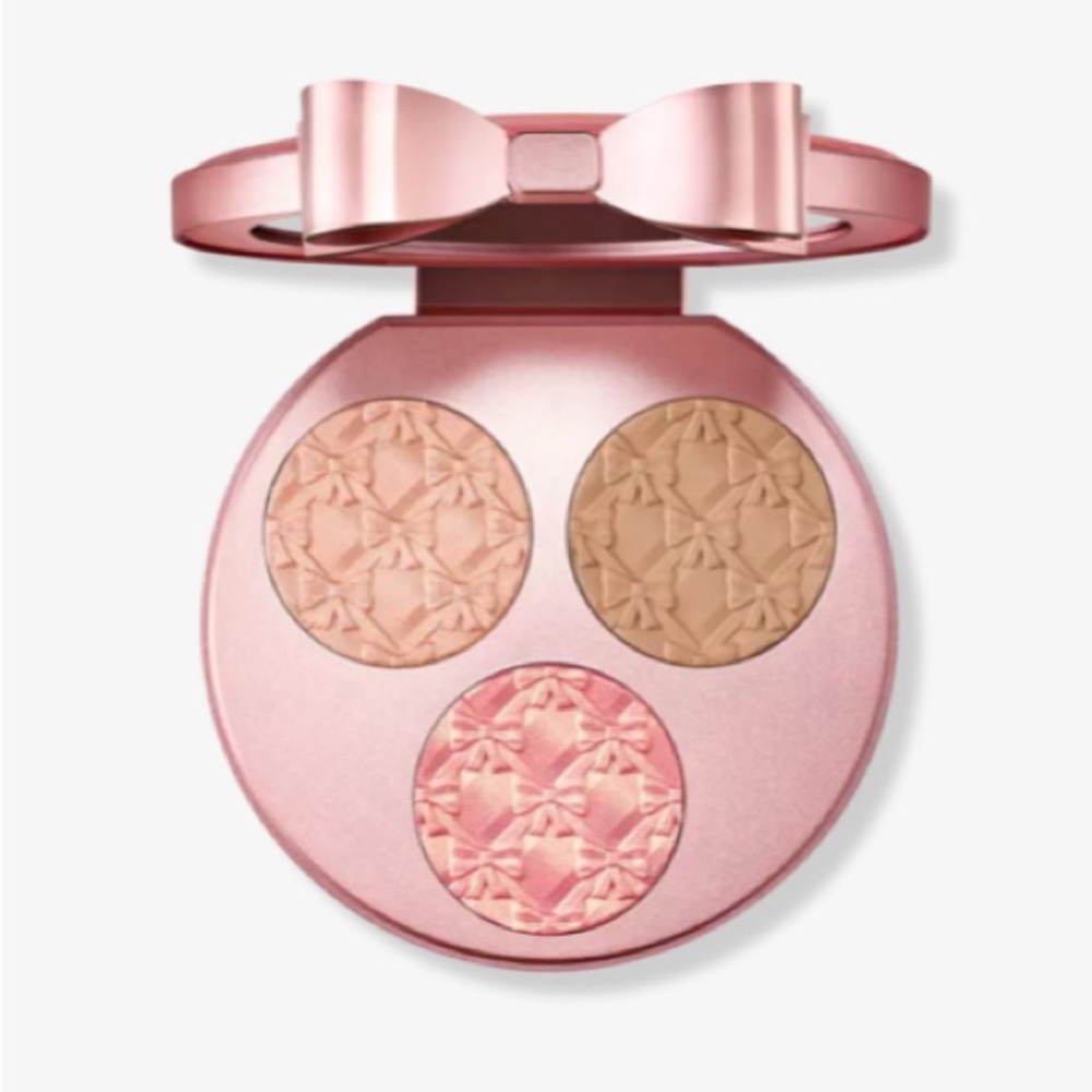 The MAC Effervescence Extra Dimension: LIGHT Face Compact is a limited-ed…